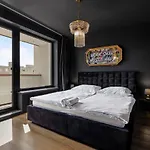 Lam Black - Ac - Balcony