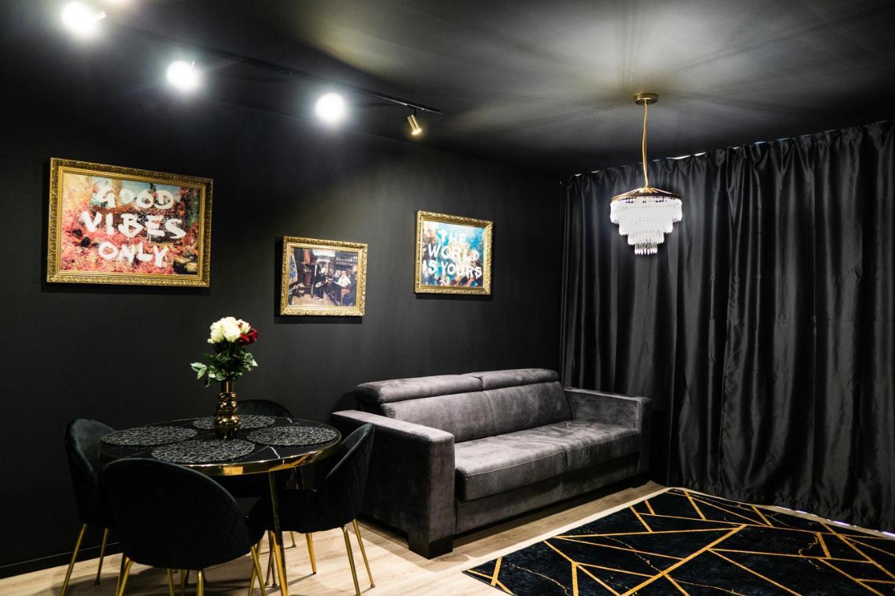 Lam Black - Ac - Balcony Apartman