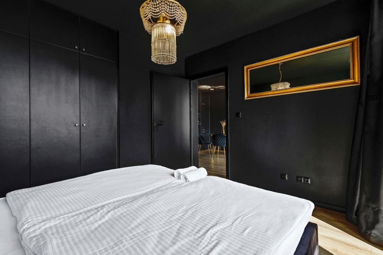 Lam Black - Ac - Balcony Apartman